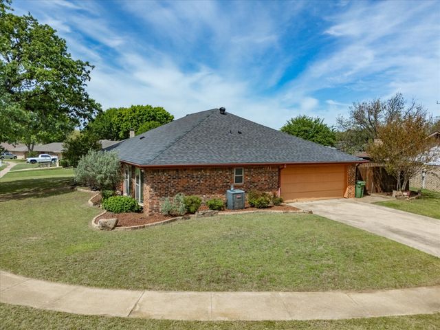2801 Meadow Creek, Bedford, TX 76021