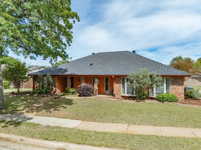 2801 Meadow Creek, Bedford, TX 76021