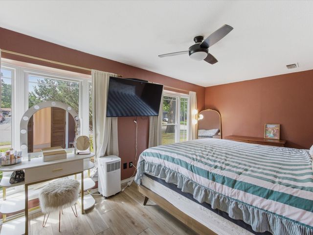 2801 Meadow Creek, Bedford, TX 76021