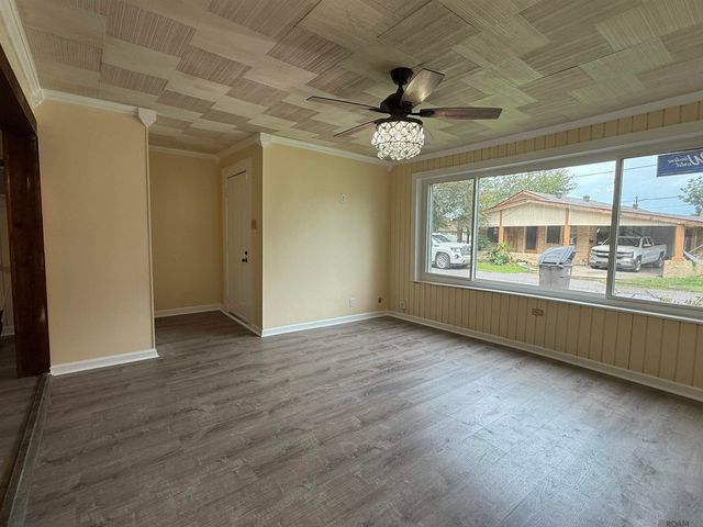 1004 Martin Luther Dr, Donaldsonville, LA 70346