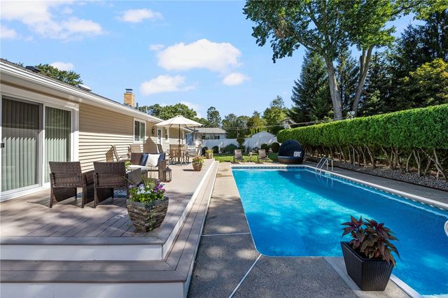 105 Cold Brook Drive, Cranston, RI 02920