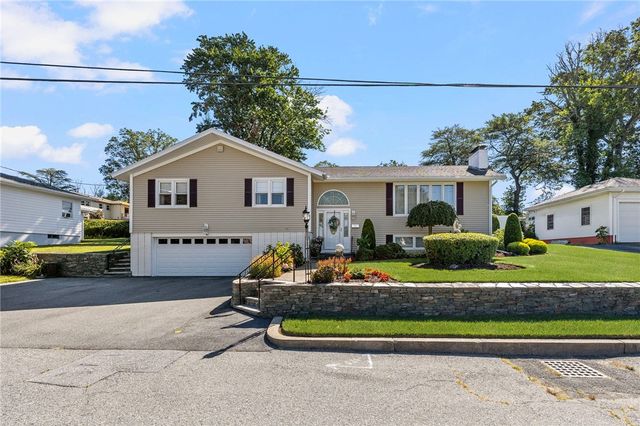 105 Cold Brook Drive, Cranston, RI 02920