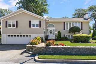 105 Cold Brook Drive, Cranston, RI 02920