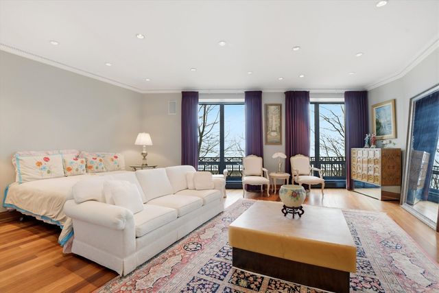 840 N Lake Shore Drive 201, Chicago, IL 60611