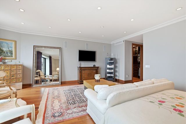 840 N Lake Shore Drive 201, Chicago, IL 60611