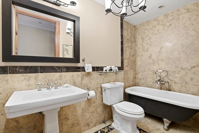 840 N Lake Shore Drive 201, Chicago, IL 60611