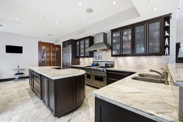 840 N Lake Shore Drive 201, Chicago, IL 60611