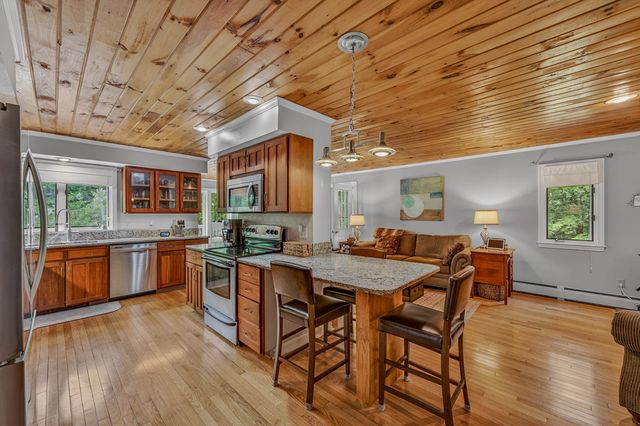 34 Sunrise Circle, Plymouth, NH 03264