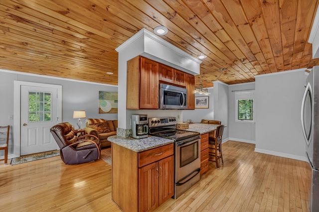 34 Sunrise Circle, Plymouth, NH 03264