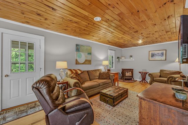 34 Sunrise Circle, Plymouth, NH 03264