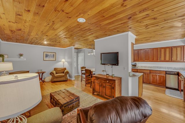 34 Sunrise Circle, Plymouth, NH 03264