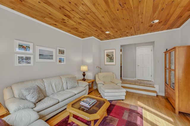34 Sunrise Circle, Plymouth, NH 03264