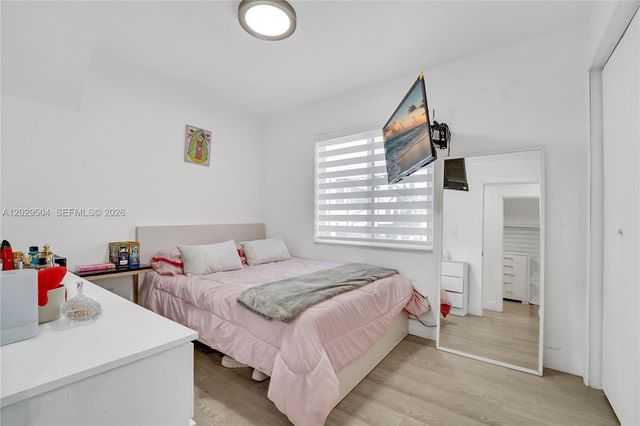 6404 Meade Street, Hollywood, FL 33024
