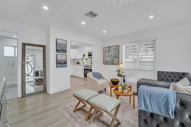 6404 Meade Street, Hollywood, FL 33024