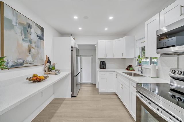 6404 Meade Street, Hollywood, FL 33024
