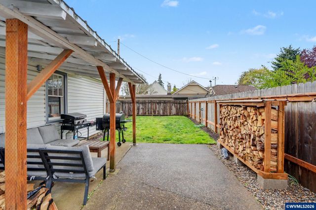 461 SW Court St, Dallas, OR 97338