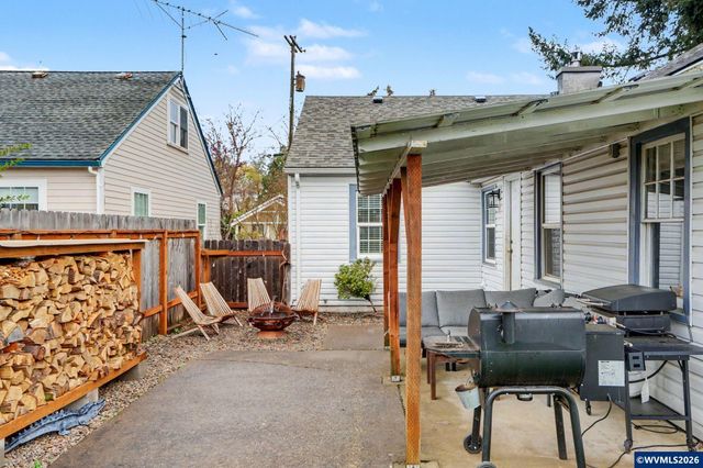 461 SW Court St, Dallas, OR 97338