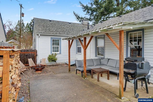 461 SW Court St, Dallas, OR 97338