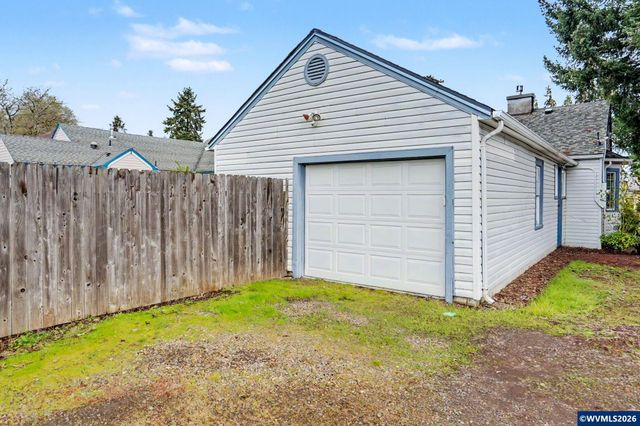 461 SW Court St, Dallas, OR 97338