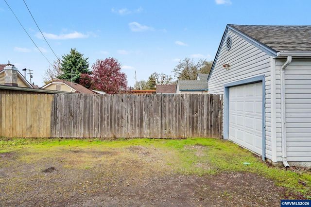 461 SW Court St, Dallas, OR 97338