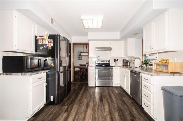 15216 W 132nd Place, Olathe, KS 66062