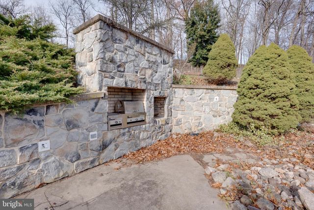 221 CLIFFSIDE DR, Lewistown, PA 17044