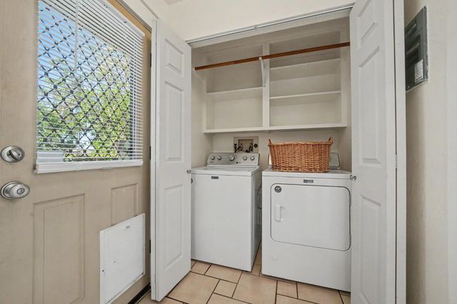 1941 N Main Street, Manteca, CA 95336