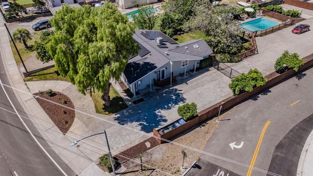 1941 N Main Street, Manteca, CA 95336