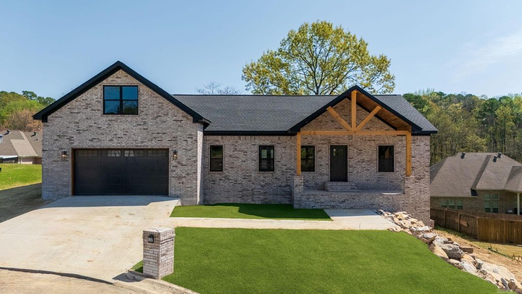 132 Lombard Court, Hot Springs, AR 71901