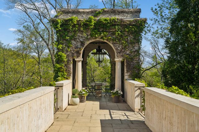 1500 Chickering Rd, Nashville, TN 37215