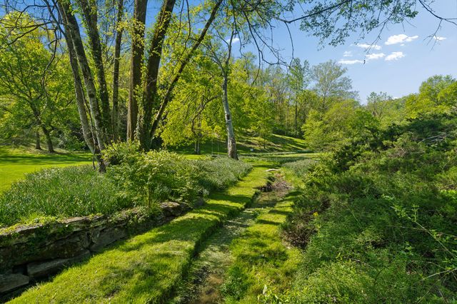 1500 Chickering Rd, Nashville, TN 37215