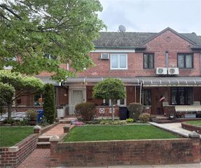 6128 82nd Place, Middle Village, NY 11379