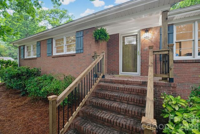 1623 Lumarka Drive, Charlotte, NC 28212