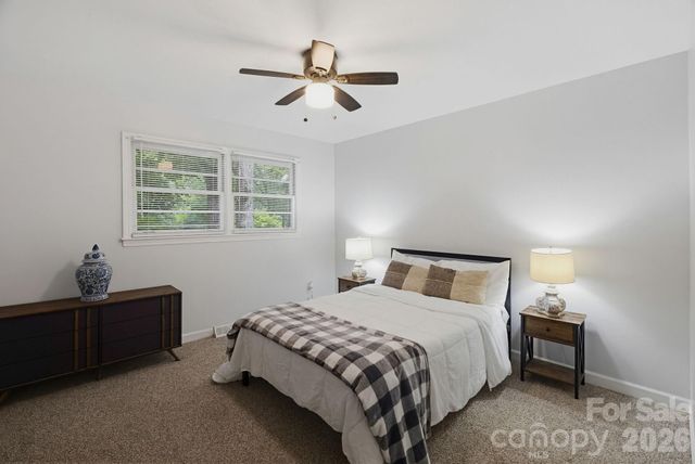 1623 Lumarka Drive, Charlotte, NC 28212