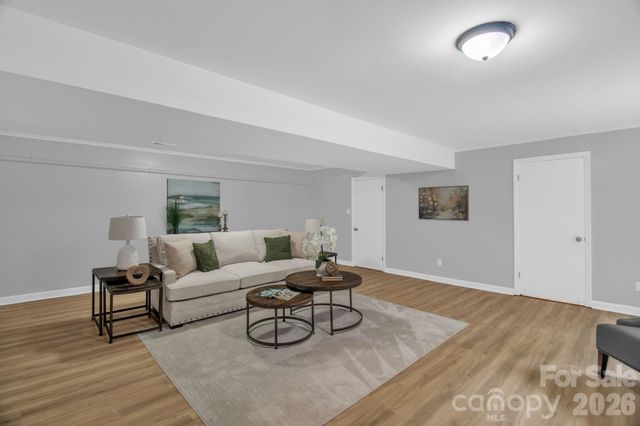 1623 Lumarka Drive, Charlotte, NC 28212