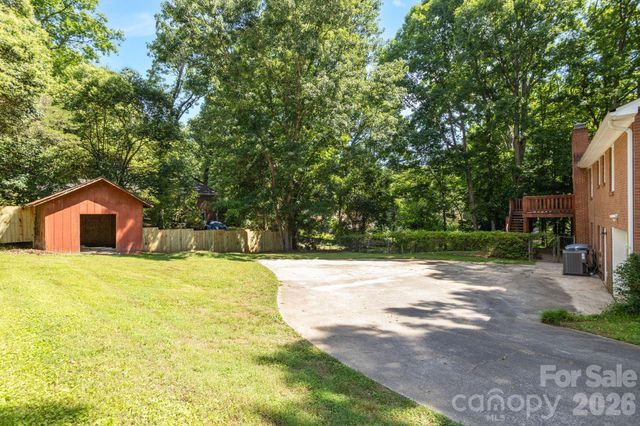 1623 Lumarka Drive, Charlotte, NC 28212