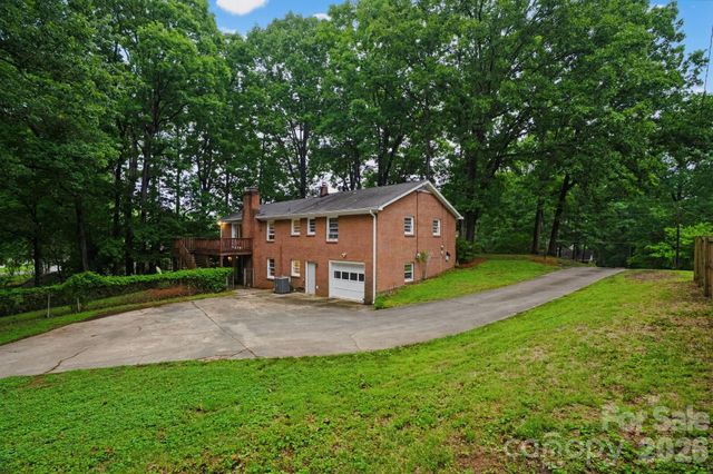 1623 Lumarka Drive, Charlotte, NC 28212