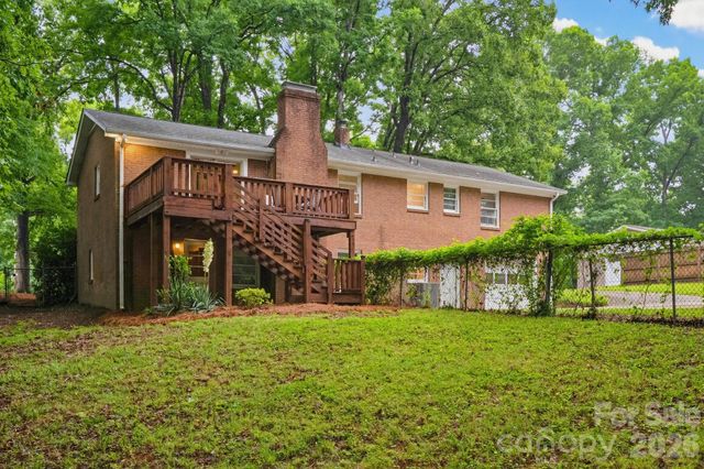 1623 Lumarka Drive, Charlotte, NC 28212