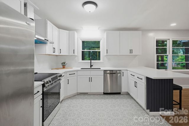 1623 Lumarka Drive, Charlotte, NC 28212