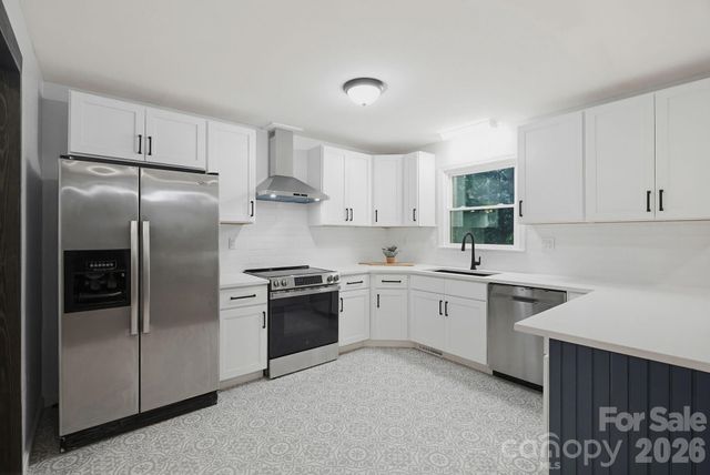 1623 Lumarka Drive, Charlotte, NC 28212