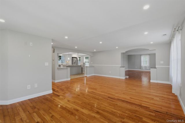 12 Leeside Road, Carmel, NY 10512