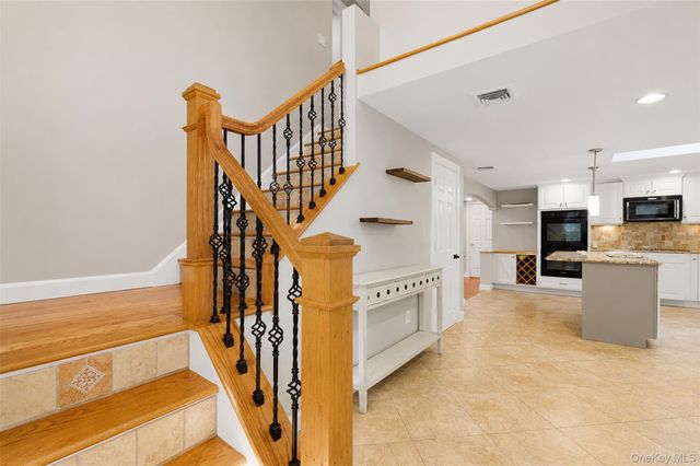12 Leeside Road, Carmel, NY 10512