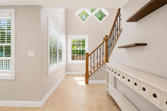 12 Leeside Road, Carmel, NY 10512