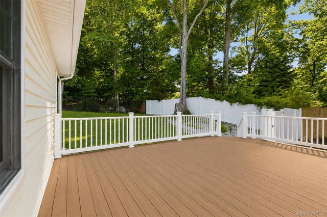 12 Leeside Road, Carmel, NY 10512