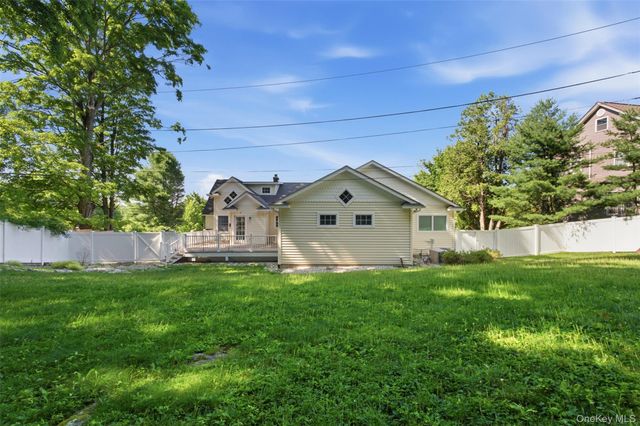 12 Leeside Road, Carmel, NY 10512