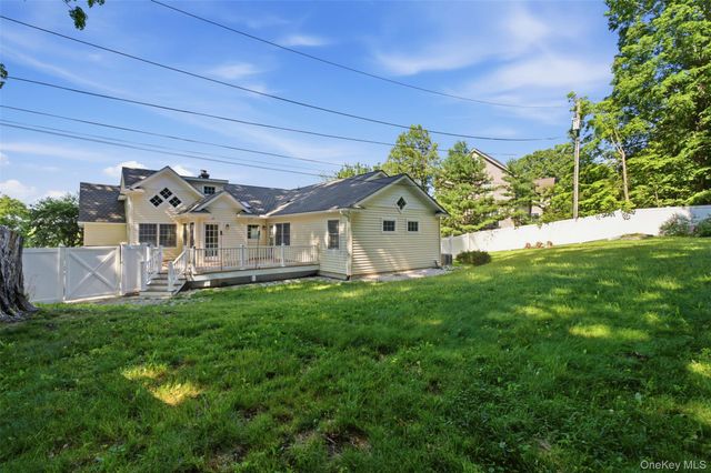 12 Leeside Road, Carmel, NY 10512