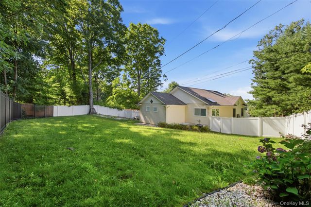 12 Leeside Road, Carmel, NY 10512