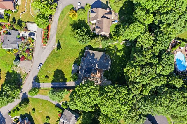 12 Leeside Road, Carmel, NY 10512