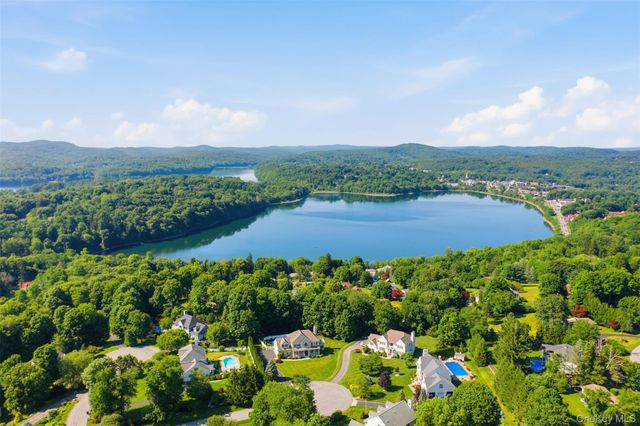 12 Leeside Road, Carmel, NY 10512