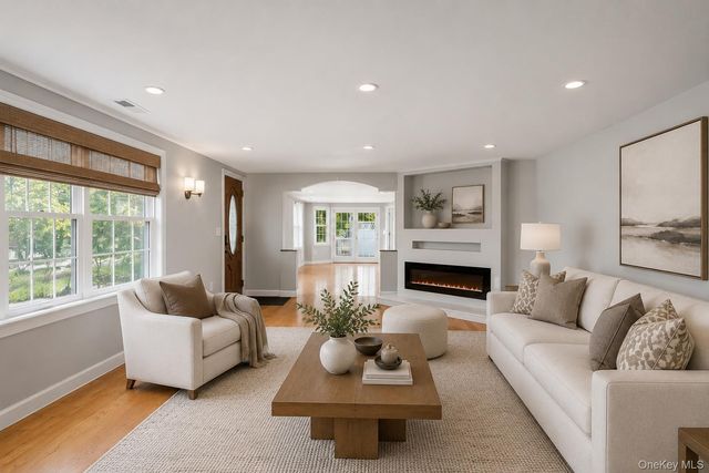 12 Leeside Road, Carmel, NY 10512